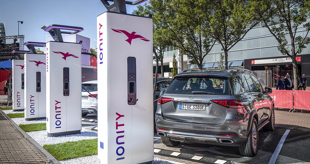 Borne de recharge 50 à 350 kW (borne ultra-rapide) : caractéristiques et  prix