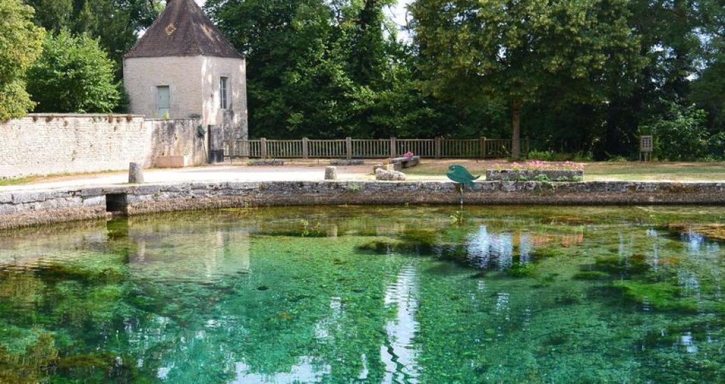 La résurgence du creux bleu à Villecomte