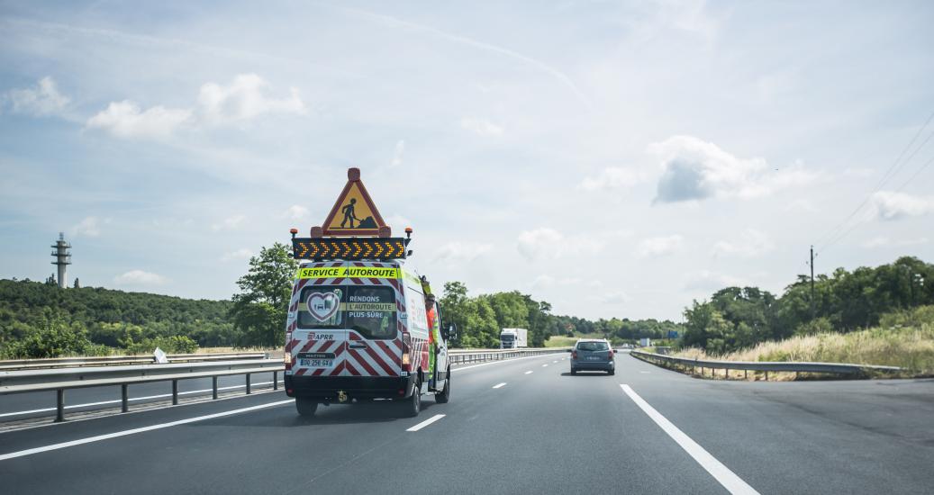 Fourgon indiquant des travaux