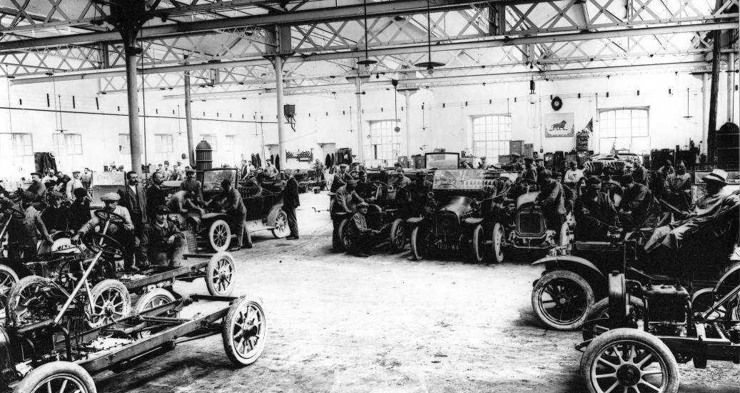 1910 beaulieu atelier finition des voitures lions