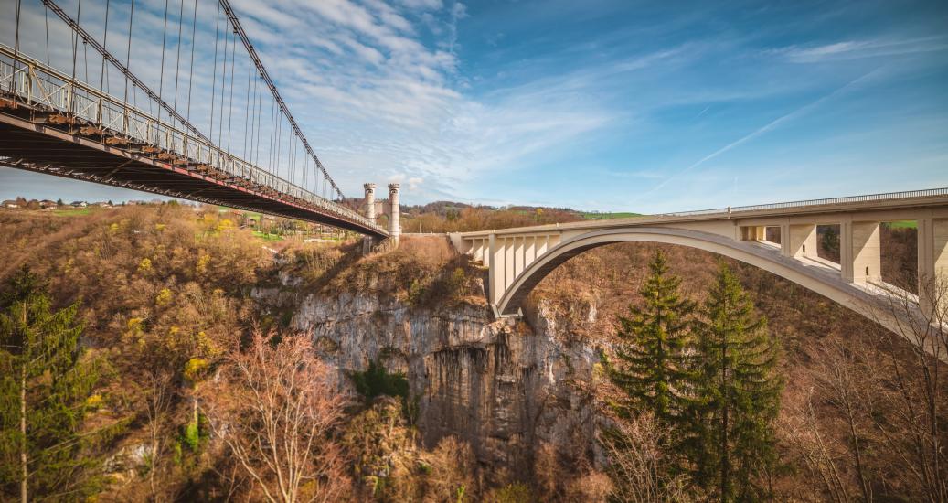 Le pont Charles-Albert à gauche et le pont Caquot à gauche