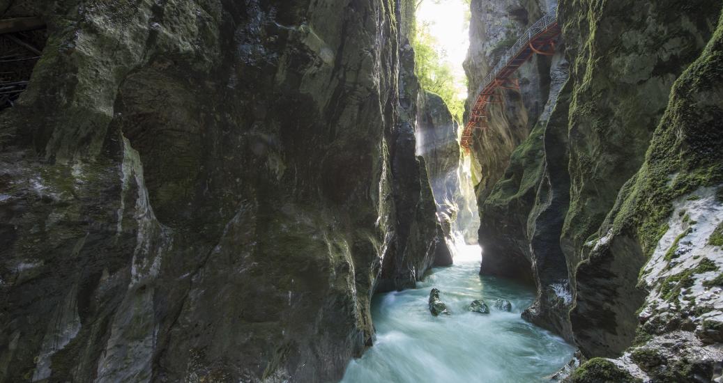 Les gorges du Fier, au ras de l'eau
