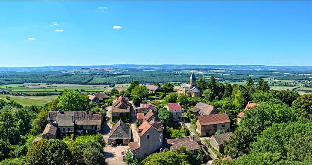 Vue sur le bourg de Brançion