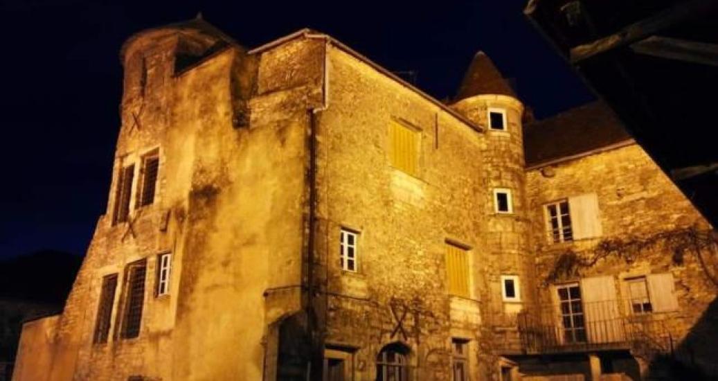 Flavigny-sur-Ozerain illuminé 