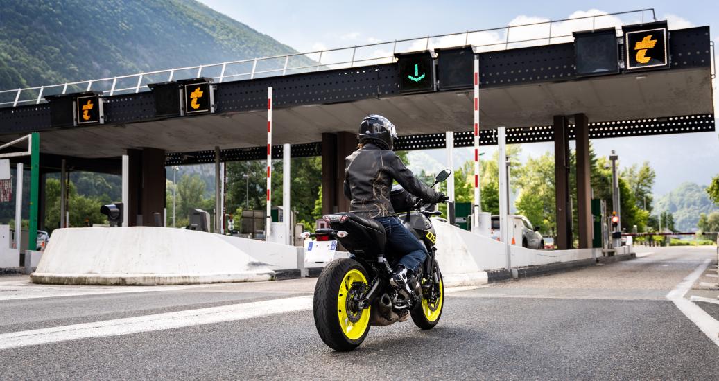 Moto au péage