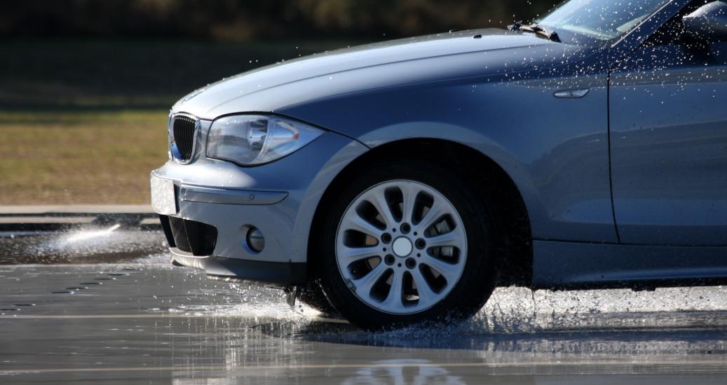 Adhérence eau sur voie