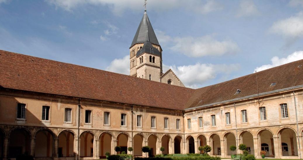 Le cloître de l'Abbaye de Cluny