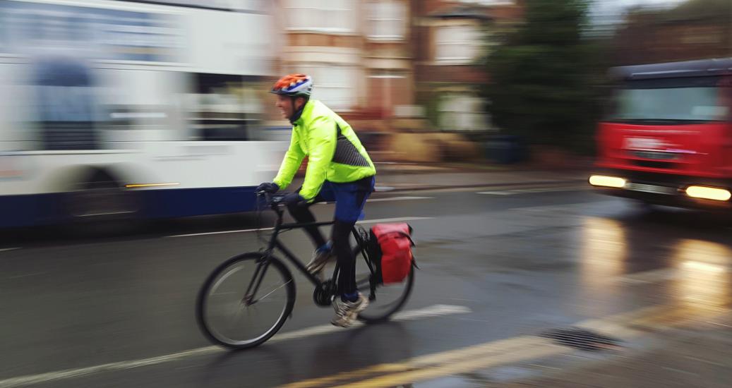 Cycliste en agglomération