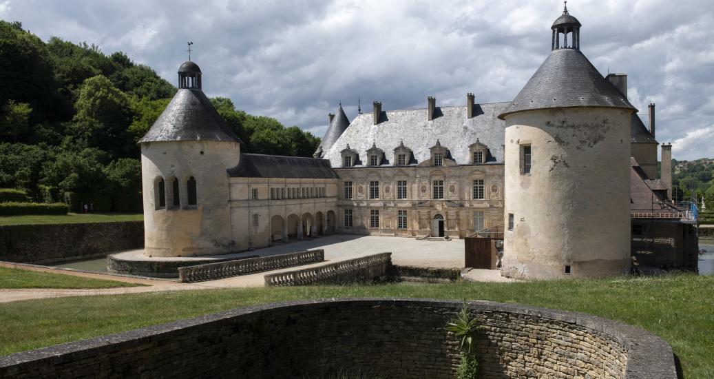 Vue chateau (c) Didier Plowy - CMN.JPG-bussy-rabutin
