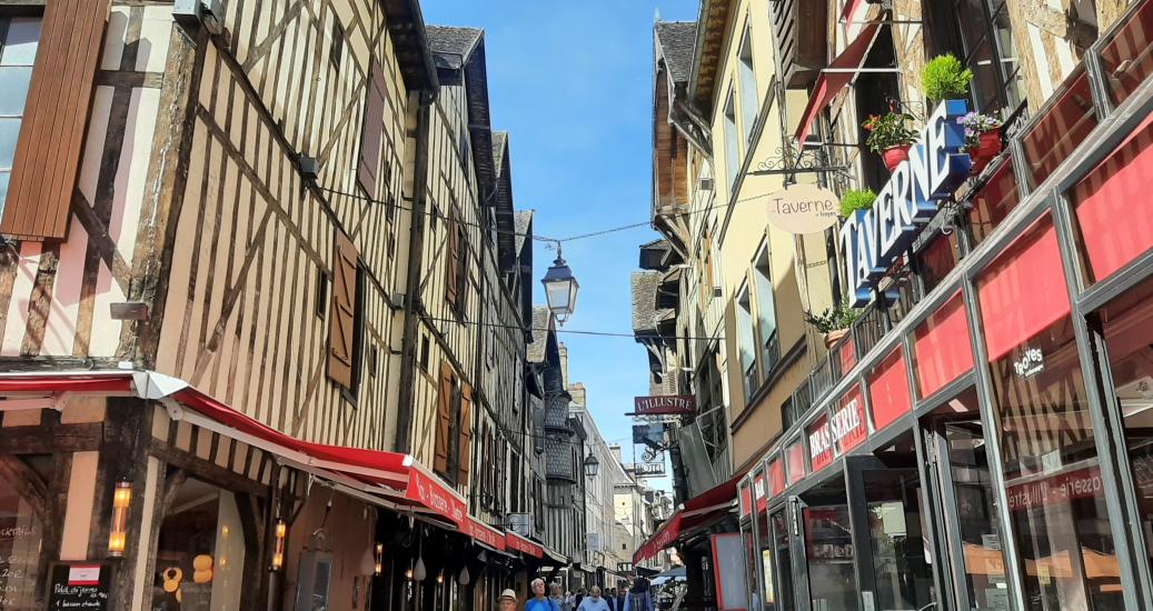 Rue du centre ville de Troyes