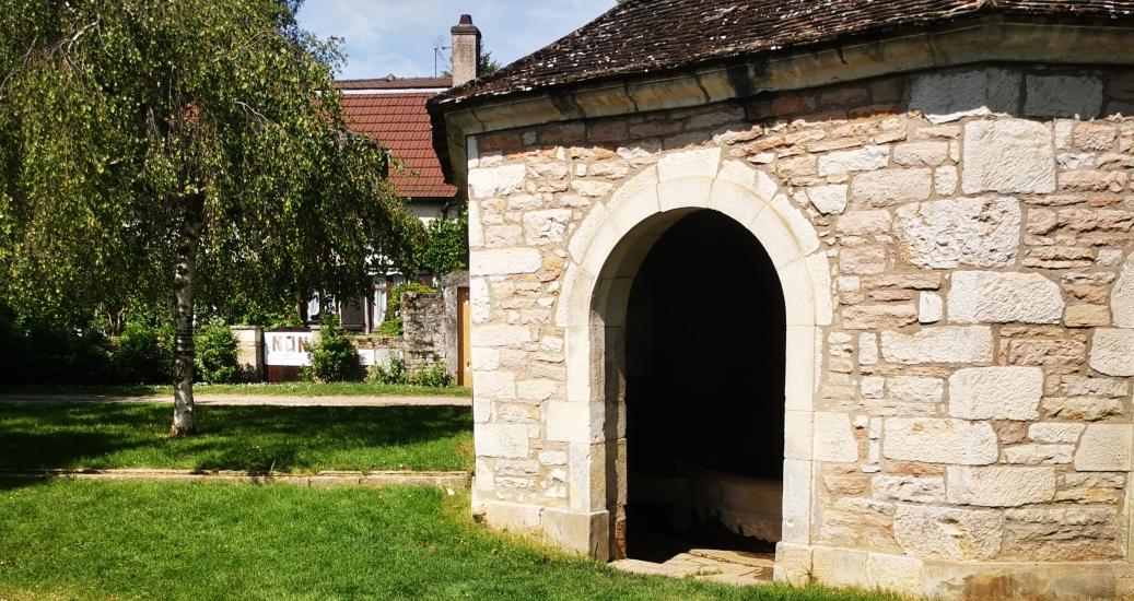 Le lavoir Saint Nicolas, à Fontaines