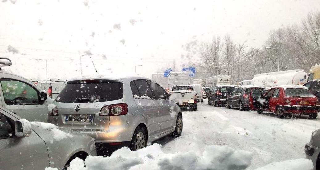 Autoroute enneigée