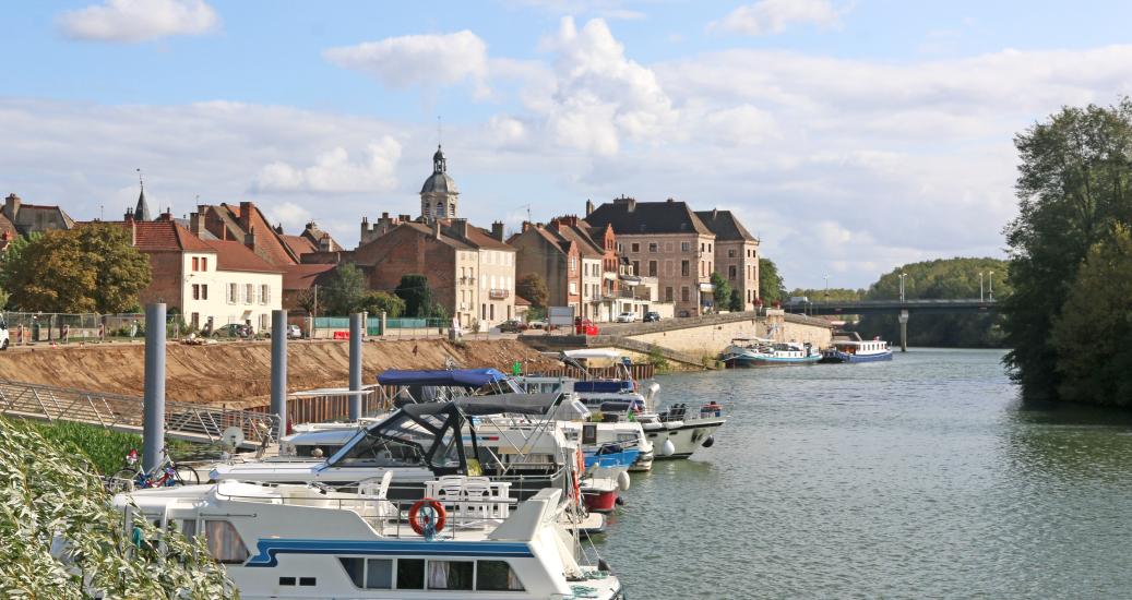 Port de Seurre en Côte-d'Or - La Saône