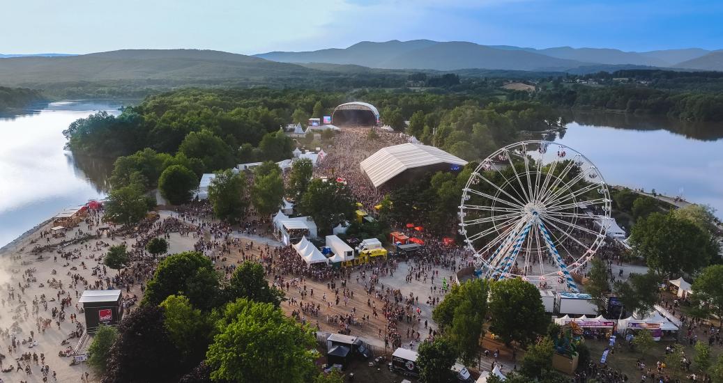 Vue aérienne du site des Eurockeennes (photo presse Eurockeennes)