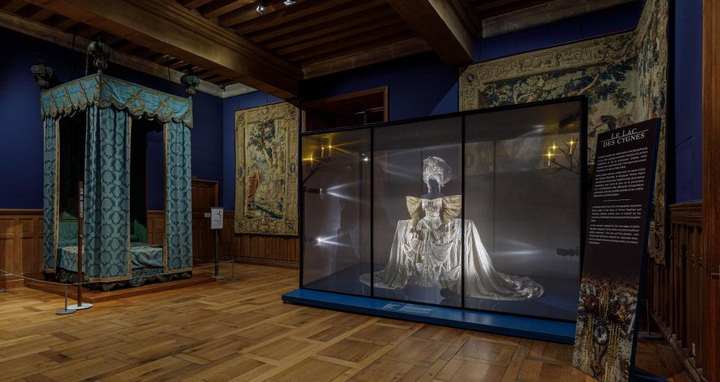 Habiller le merveilleux, costumes de scène