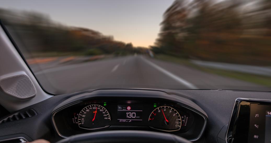 voiture roule à 130km/h