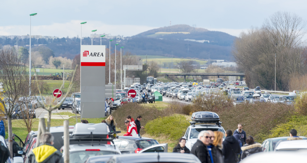 Bouchon A43 - aire de services de L'Isle-d'Abeau