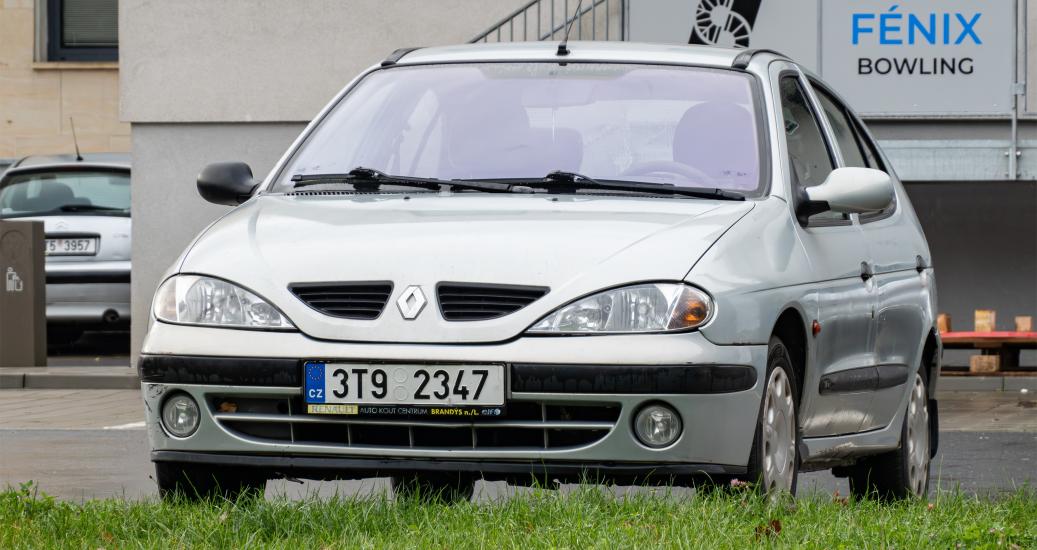 Facelifted Renault Megane I car parked on street