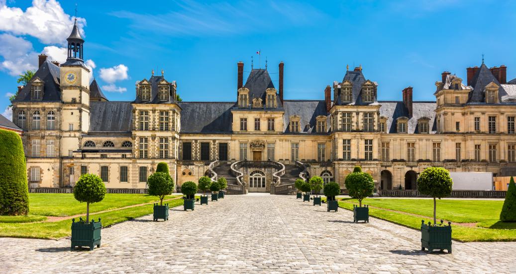 château de Fontainebleau, la cour d'honneur