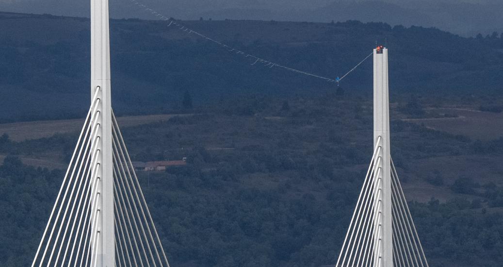 Nathan Paulin sur le viaduc de Millau 2024