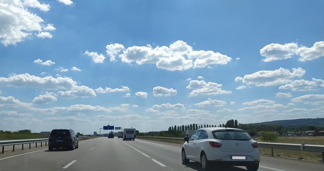 Voies A6 Ciel bleu vacances