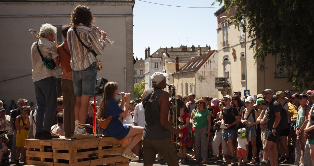 Ambiance Chalon dans la rue