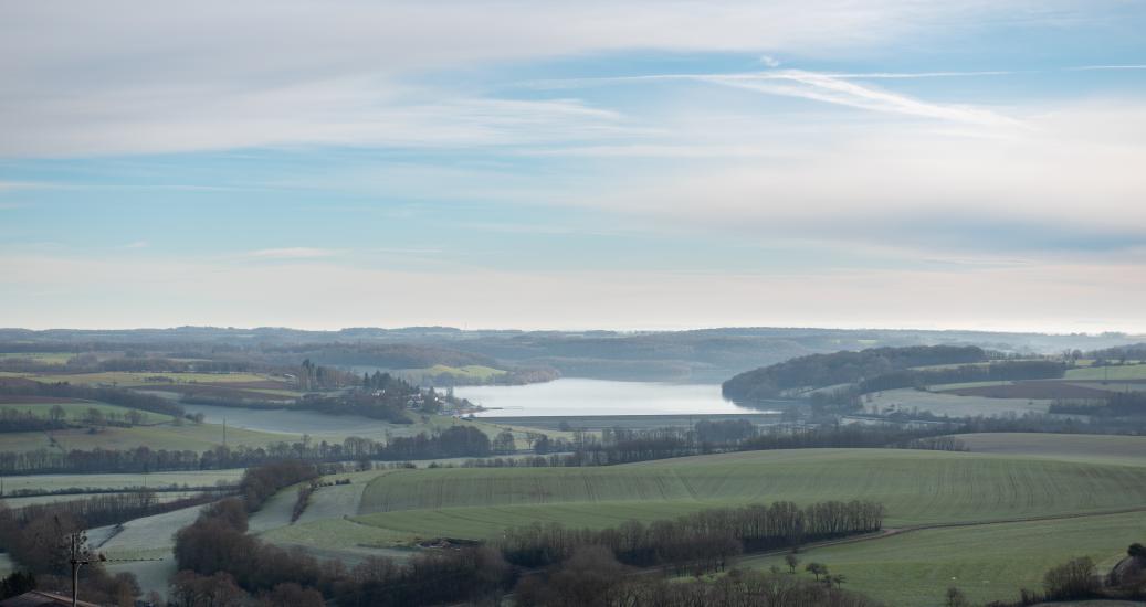 Vue sur le lac de la Liez depuis Langres