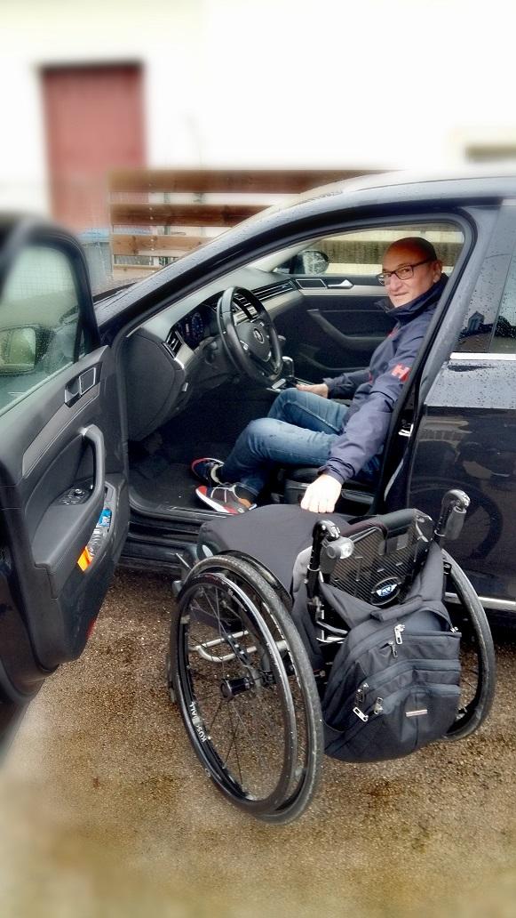 Jérôme Parent, installé au volant de sa voiture