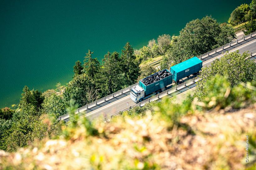 Vue sur l'autoroute depuis la falaise de Roche Boulanger