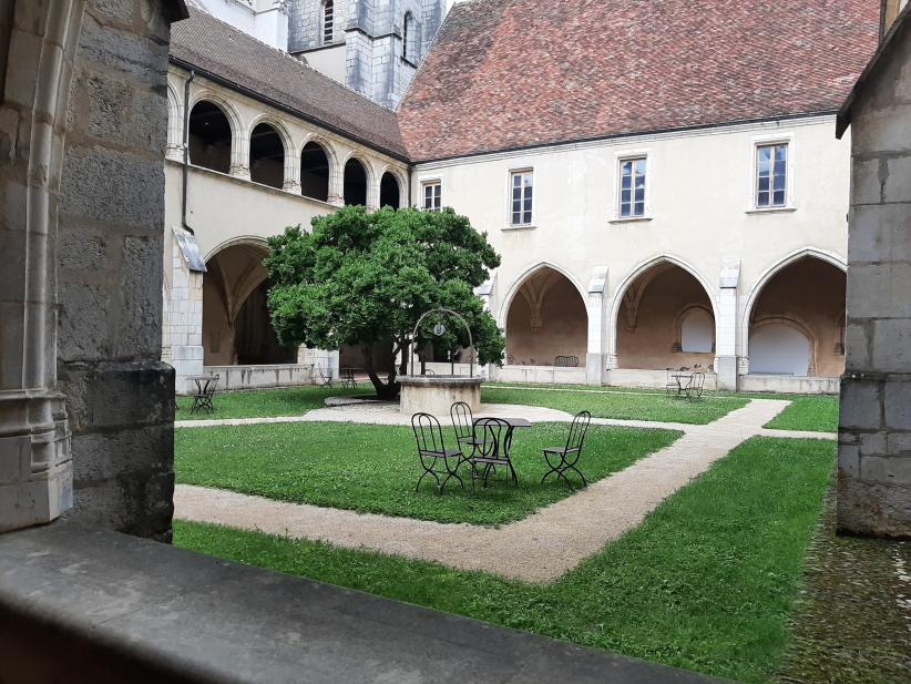 le cloître des hôtes, monastère royal de Brou