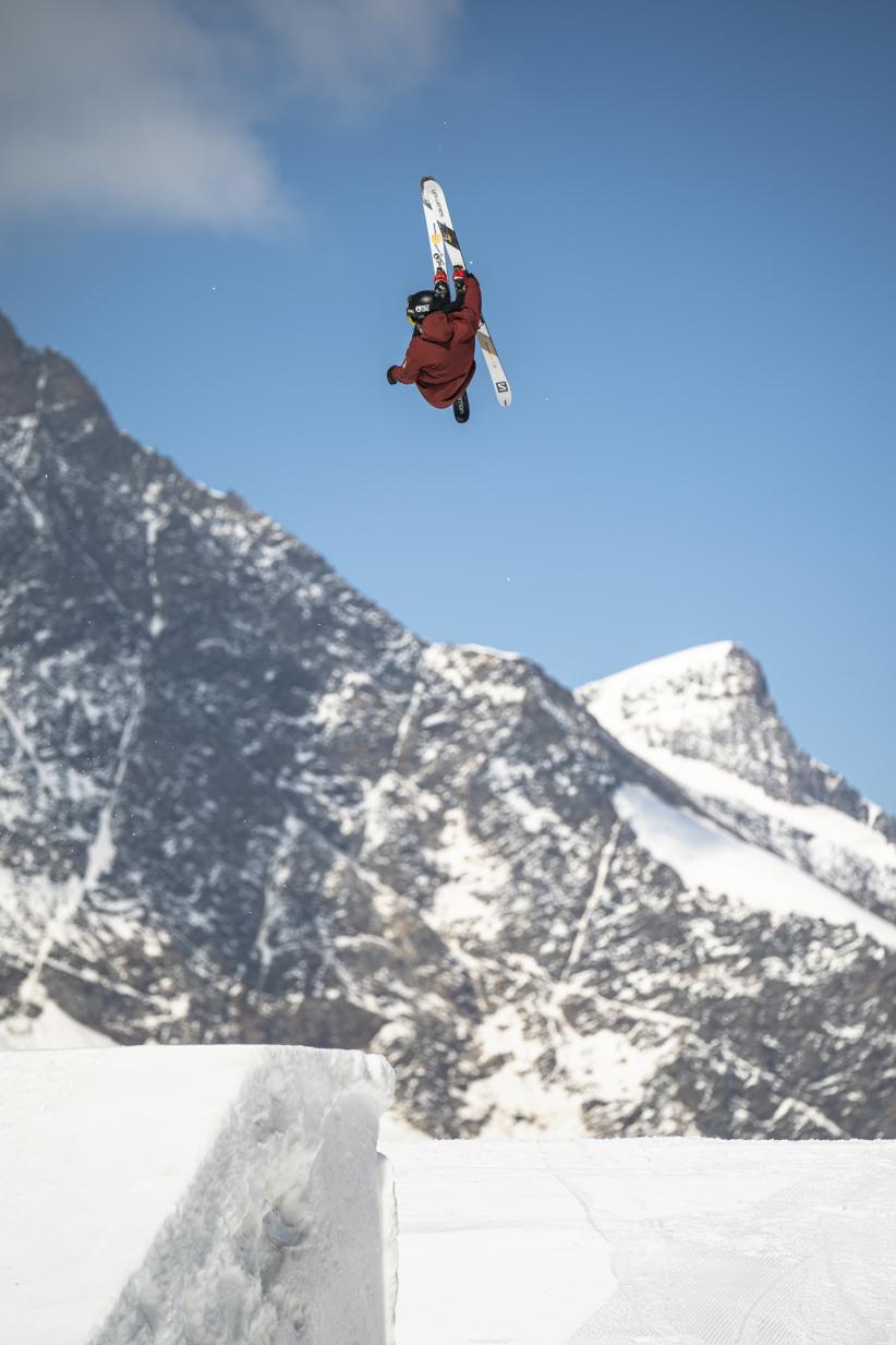 Antoine Adelisse en plein saut