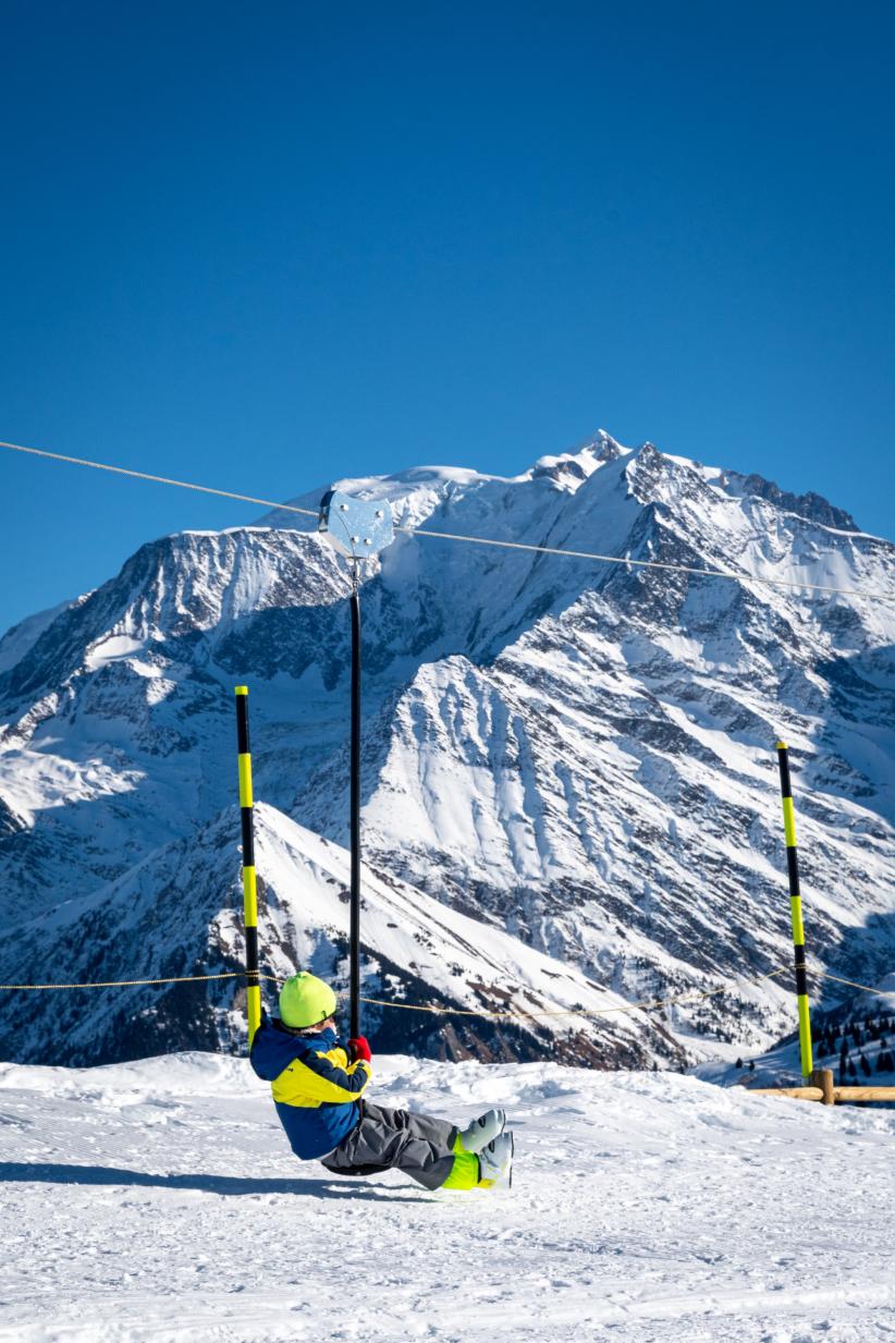 Jeux face au Mont-Blanc