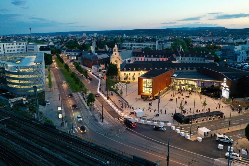 La cité de la gastronomie et du vin de Dijon le soir tombant