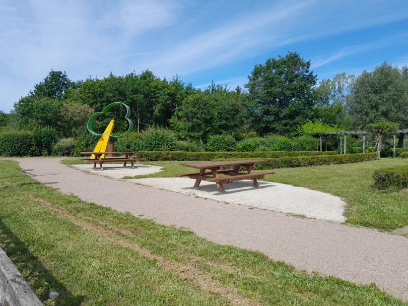 L'aire du jardin des arbres : des visites thématiques pour mieux