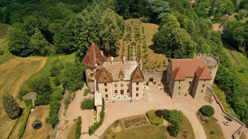 Vue aérienne du château de Couches