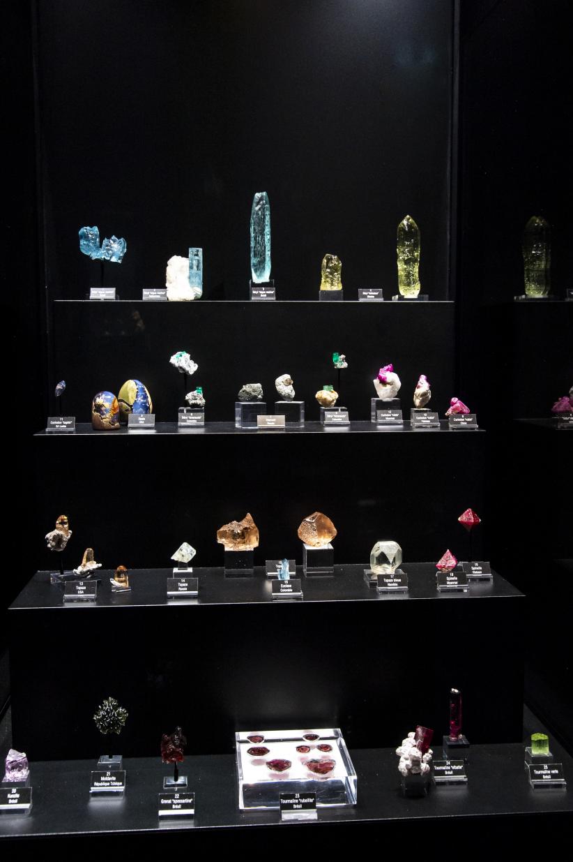 Vitrine musée cristaux