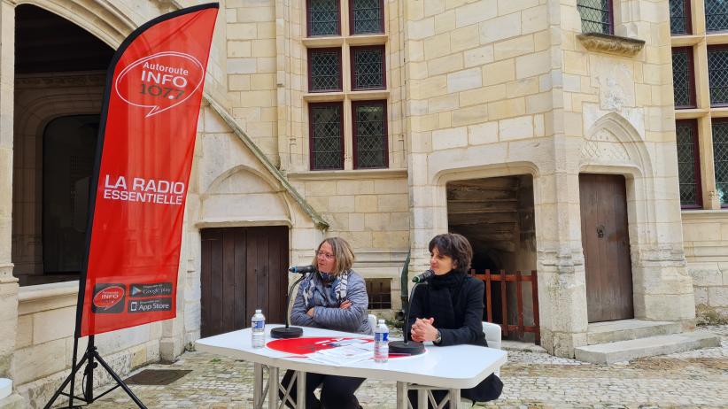 Caroline BOUTRELLE (à gauche) Chargée de communication au Palais Jacques Coeur  &  A droite Élisabeth BRAOUN Administratrice au CMN 