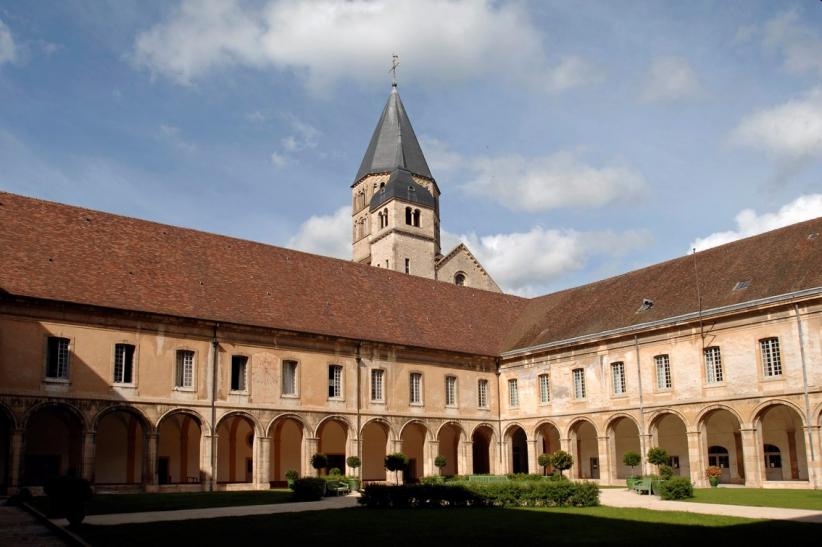 Le cloître de l'Abbaye de Cluny