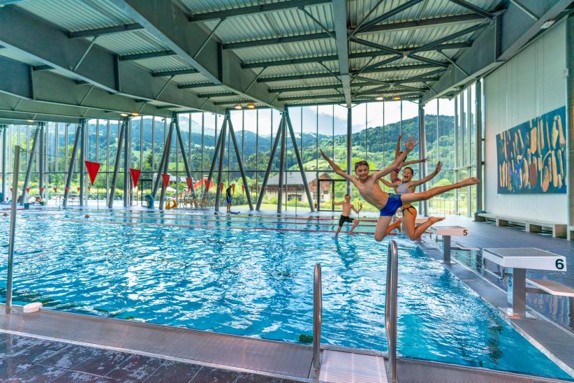 La piscine reste ouverte tout l'hiver à Saint Gervais