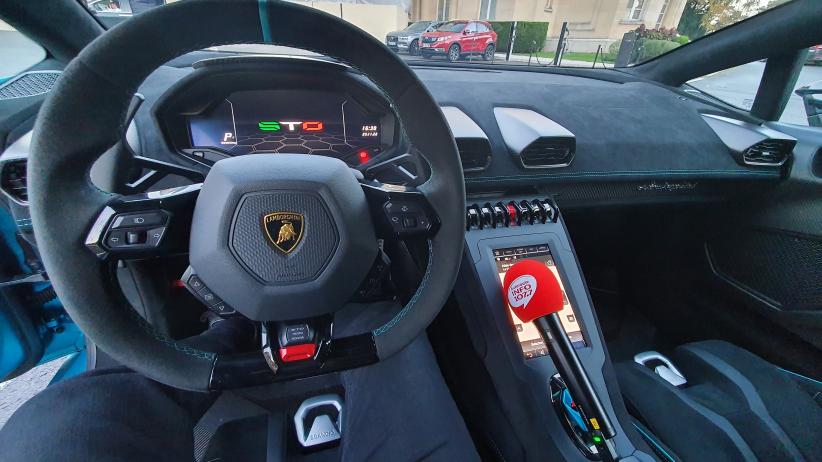 A bord de la Lamborghini Huracan STO