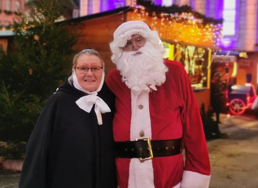 La tante Airie et le père Noël aux lumières de Noël