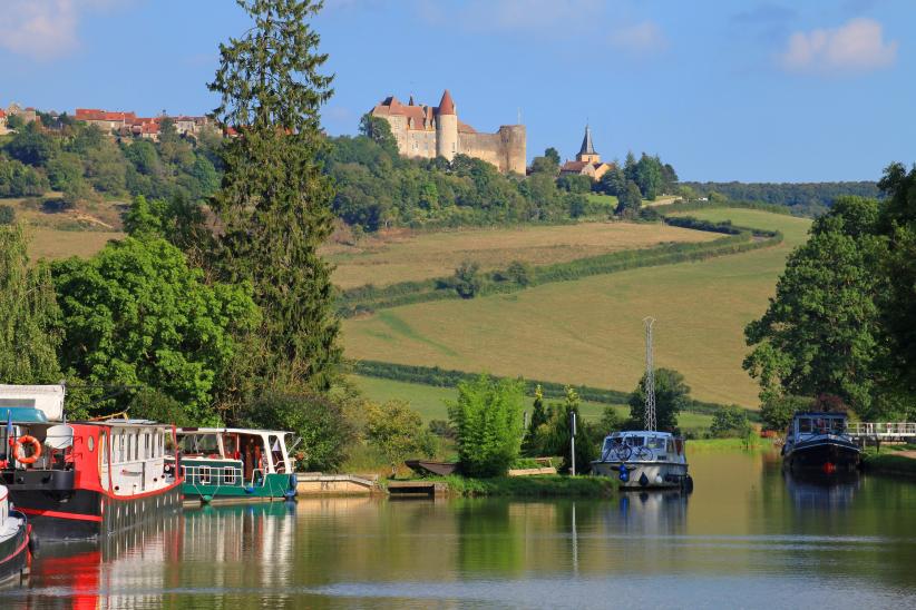 Le canal de Bourgogne, vue sur Châteauneuf