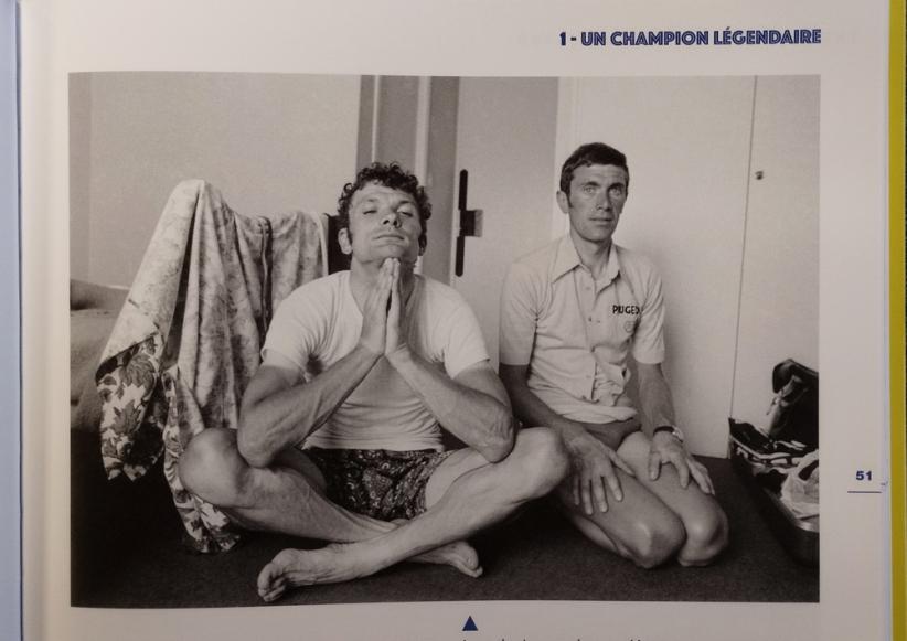 Bernard Thévenet, en pleine séance de yoga