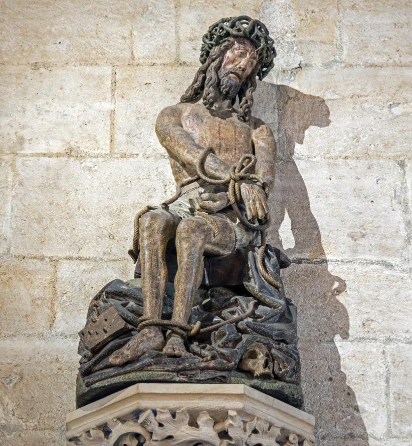 Statue du Christ en pitié - Hospitalité 2023 _ Oeuvres de miséricorde © Hospices Civils de Beaune _ Hôtel-Dieu _ photo Francis Vauban