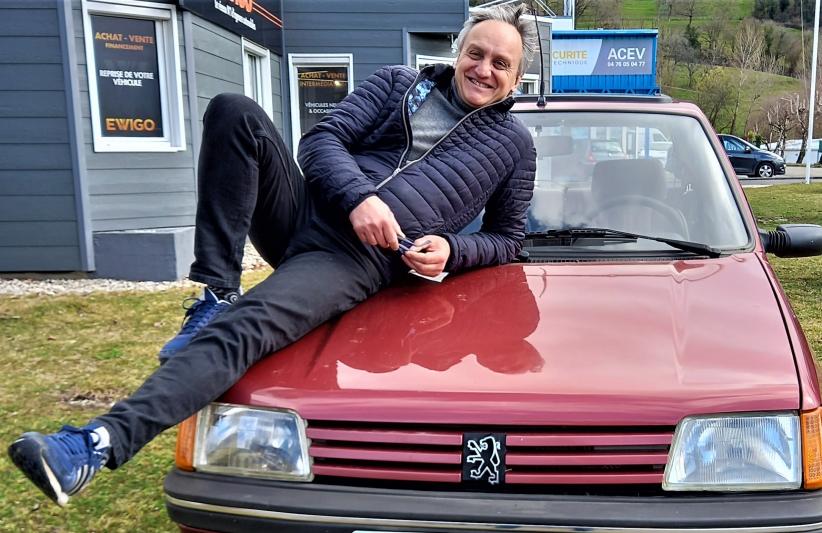 Frédéric Russier collectionne les Peugeot 205