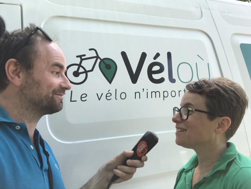 Laure Maire gérante de Véloù au micro de Raphaël Giudicelli 