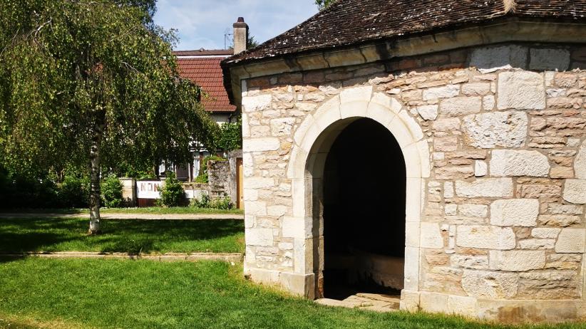 Le lavoir Saint Nicolas, à Fontaines