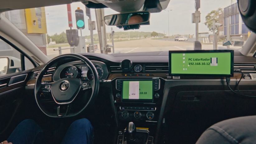 Le passage de la barrière de péage - voiture autonome