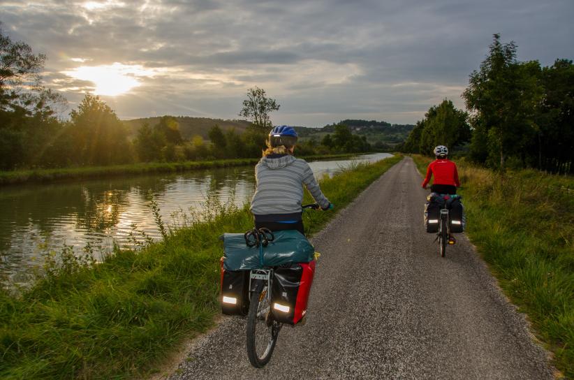 Vélo sur le canal de Bourgogne