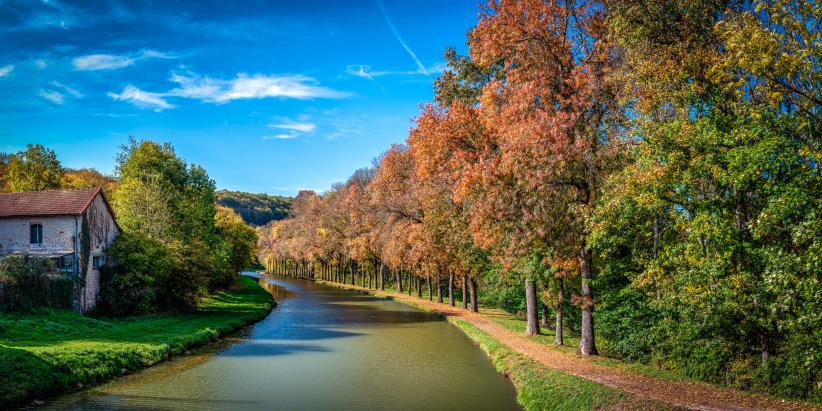 Le canal de Bourgogne - Pont d'Ouche Côte d'Or - Automne